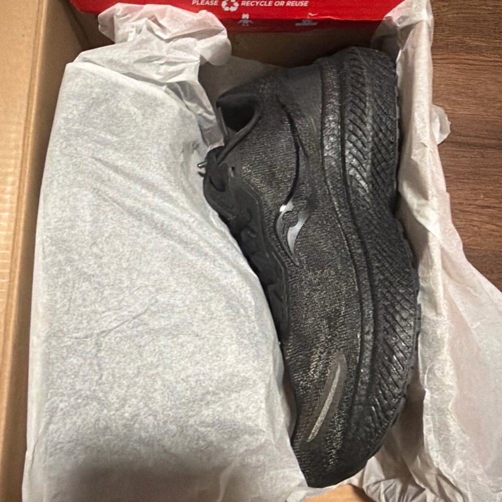 Womens Saucony Triumph 19 Triple Black Running Shoes. Size 7 - Picture 2 of 5